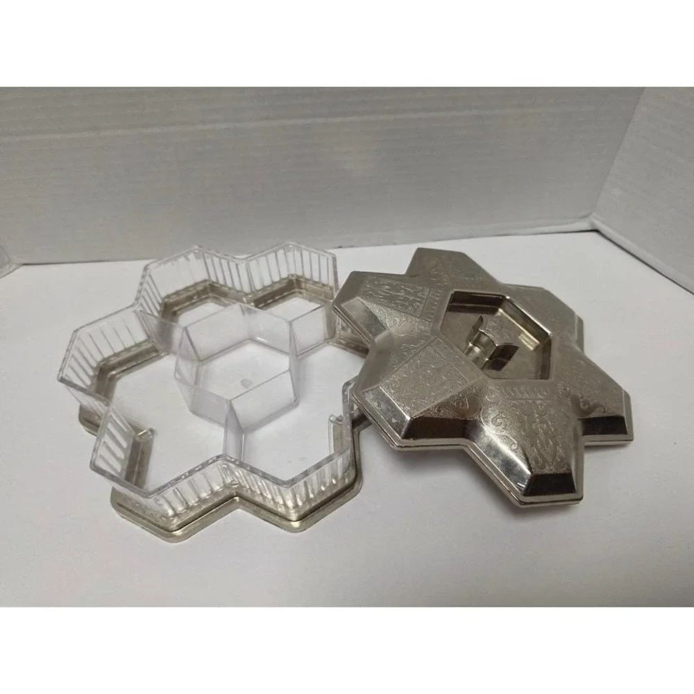 Plastic vintage-style trinket box features a distinctive hexagonal star shape